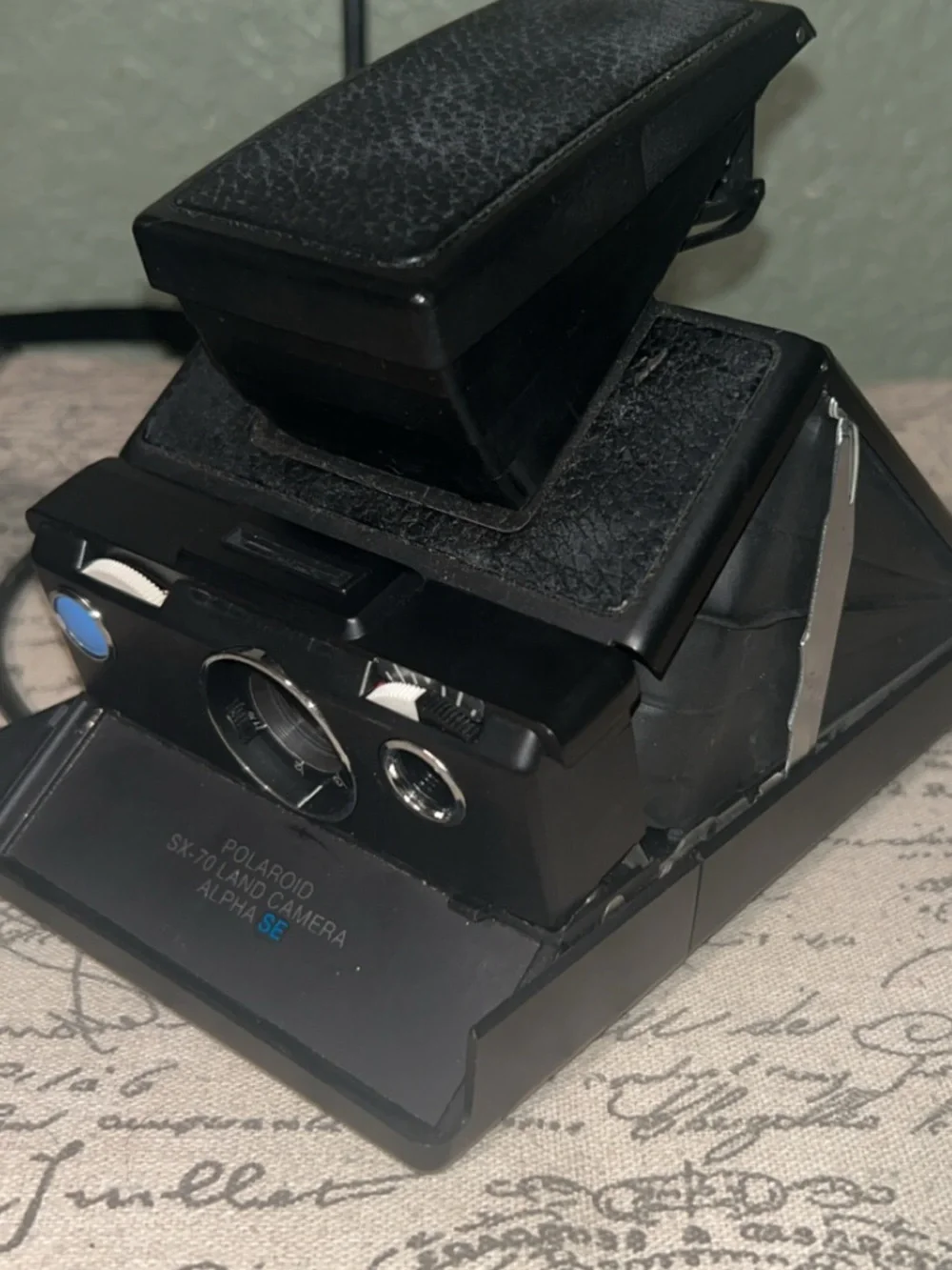 Polaroid SX-70 Land Camera Alpha in black with black case